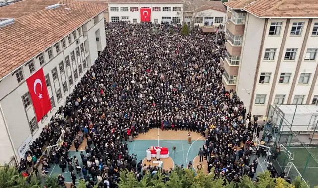 Bıçaklı Saldırıda Hayatını Kaybeden Öğretmen Son Yolculuğuna Uğurlandı