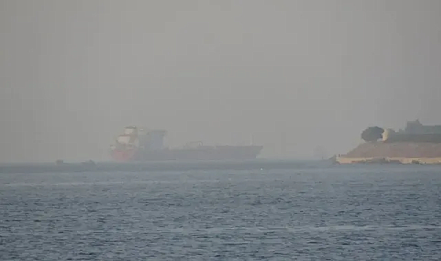 Yoğun Sis İstanbul Boğazı’nda Gemi Trafiğini Durdurdu