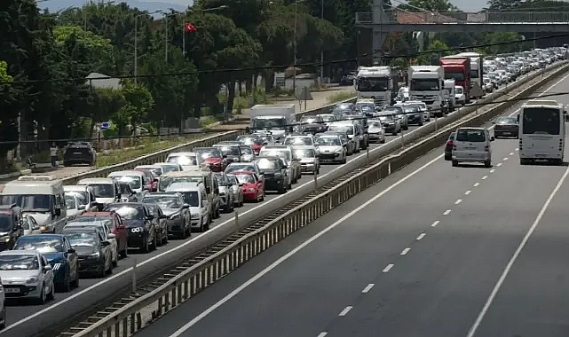 Bayram dönüşünde Tekirdağ-İstanbul kara yolunda trafik durdu