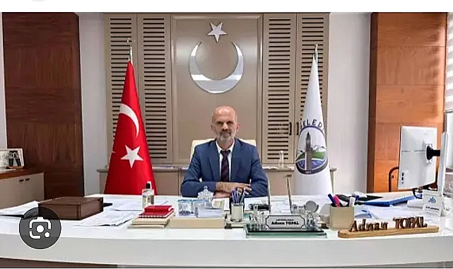 Ladik Belediye Başkanı Adnan Topal, 19 Mayıs Bayramı’nı Kutladı