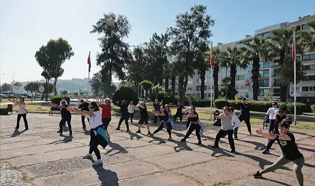 Konak Belediyesi sekiz noktada ücretsiz sabah sporu hizmeti sunuyor