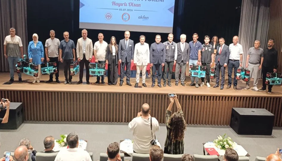 Isparta’da muhtarlara dijital dönüşüm için bilgisayar dağıtıldı