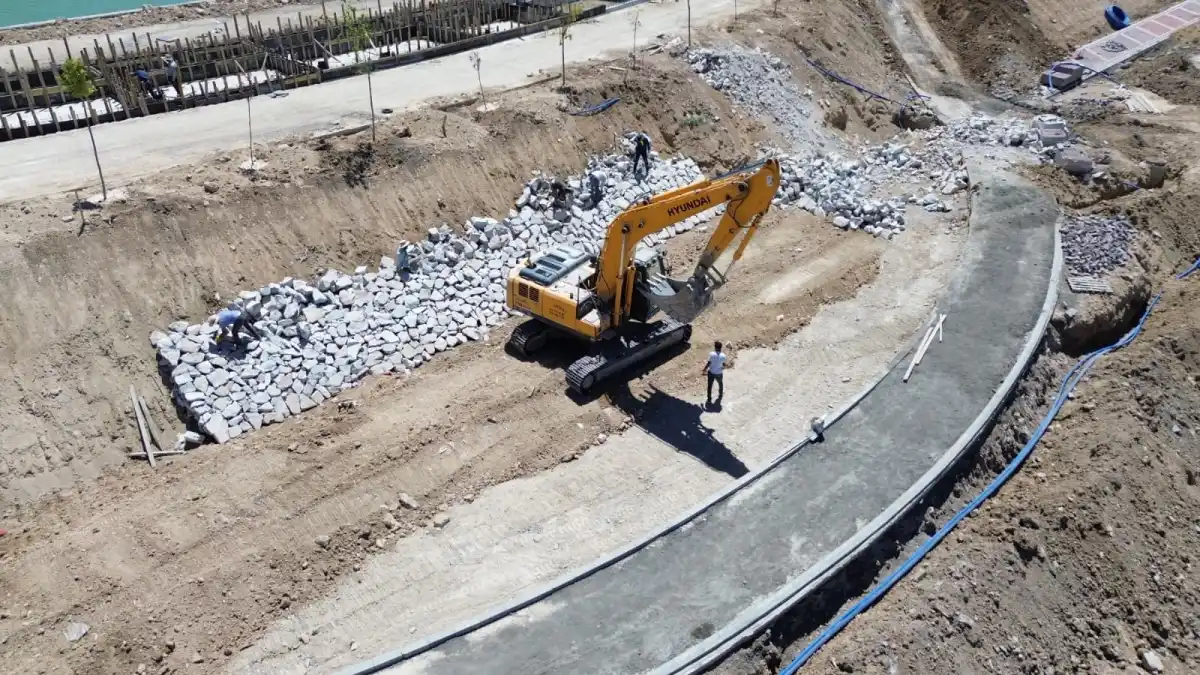 Battalgazi Belediyesi yıllık 200 bin metrekare rulo çim üretiyor