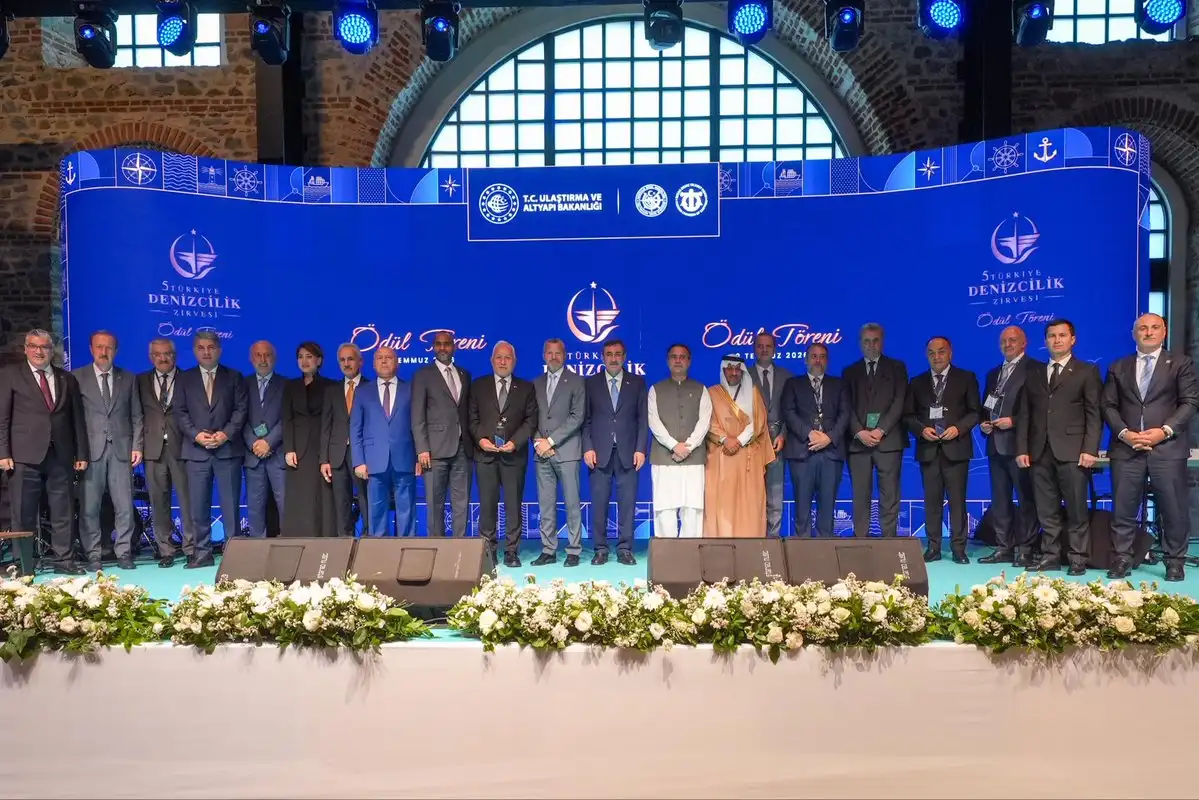 Mehmet Fatih Tosyalı’ya Cumhurbaşkanı Yardımcısı Yılmaz ve Bakan Uraloğlu’ndan ödül