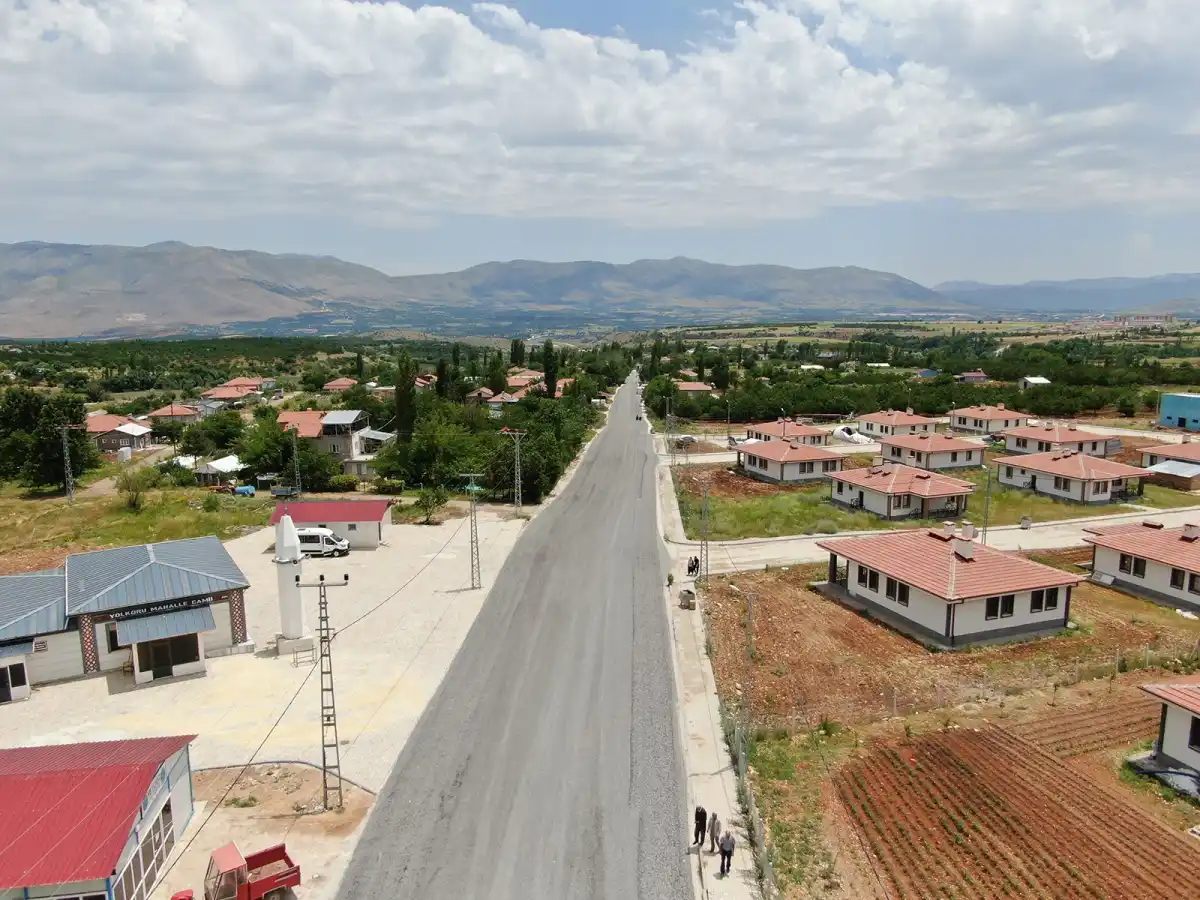 Malatya’da deprem konutlarına ulaşım için 6,5 km’lik yol yenilendi