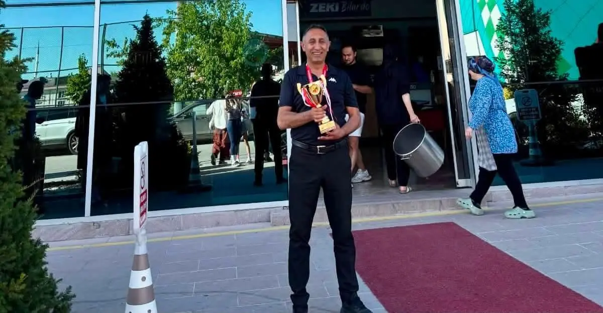 Karslı bilardocu Mahir Güney Türkiye üçüncüsü oldu