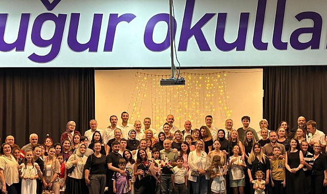 Uğur Okulları Canik Kampüsü’nde veli-öğretmen sahne şöleni