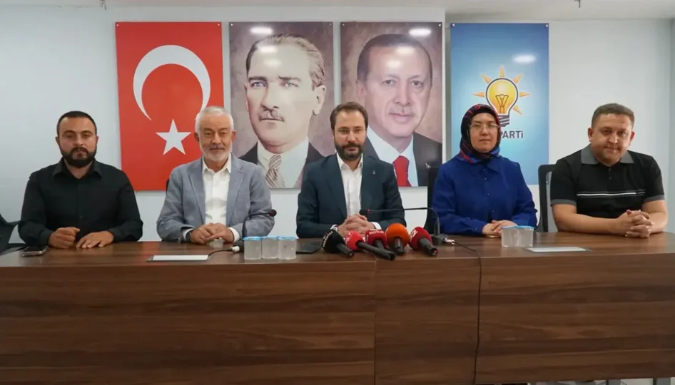 AK Parti Isparta’da 25. kuruluş yıl dönümünü kutladı