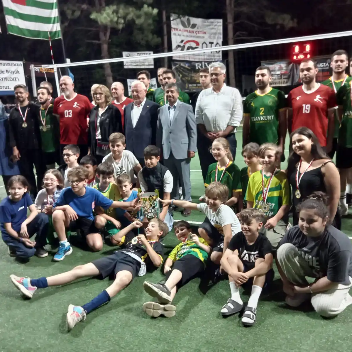 Düzce’deki Bayramcı Voleybol Turnuvası’nı Tahirağa kazandı