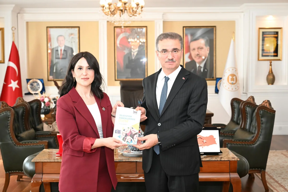 Vali Baruş’a çocuk ve televizyon kitabı takdimi