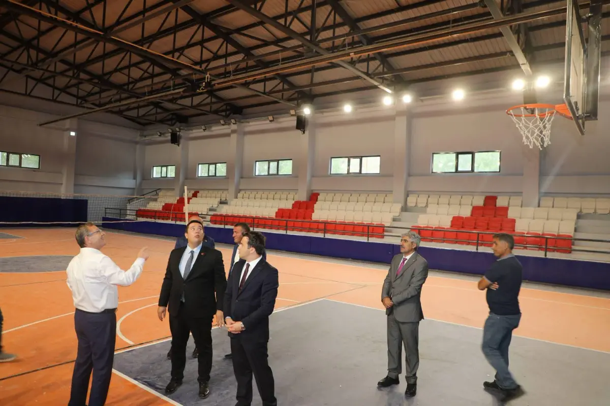 Vali Polat Digor’da yatırımları ve kooperatifi inceledi