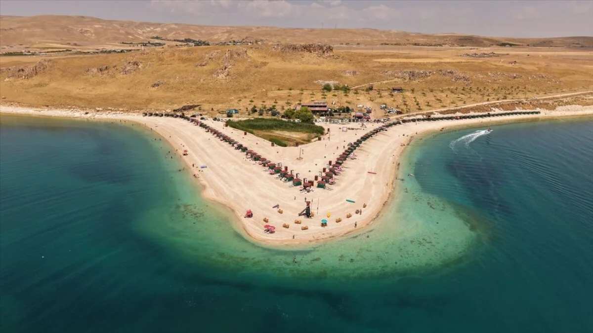Van Gölü’ne 4 yeni ücretsiz halk plajı yapılacak