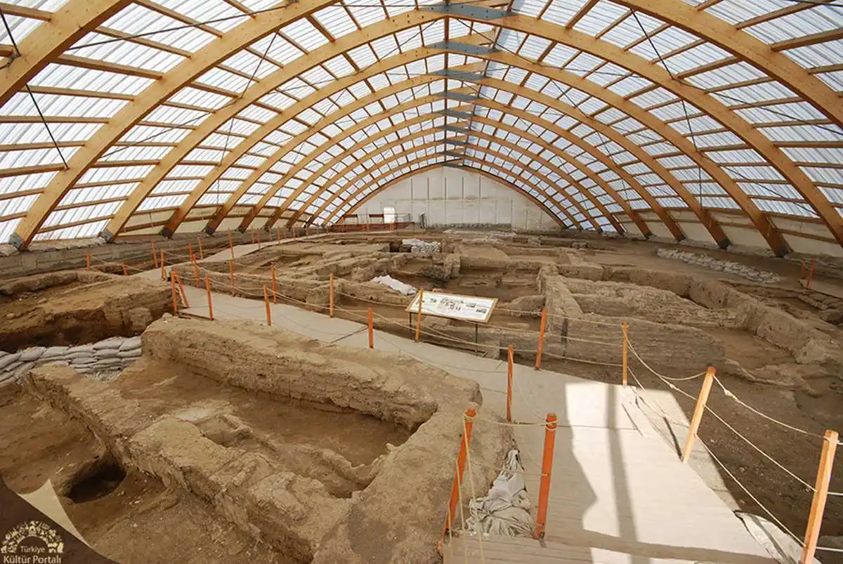 Çatalhöyük, 9 bin yıllık yerleşik yaşamın izlerini taşıyor