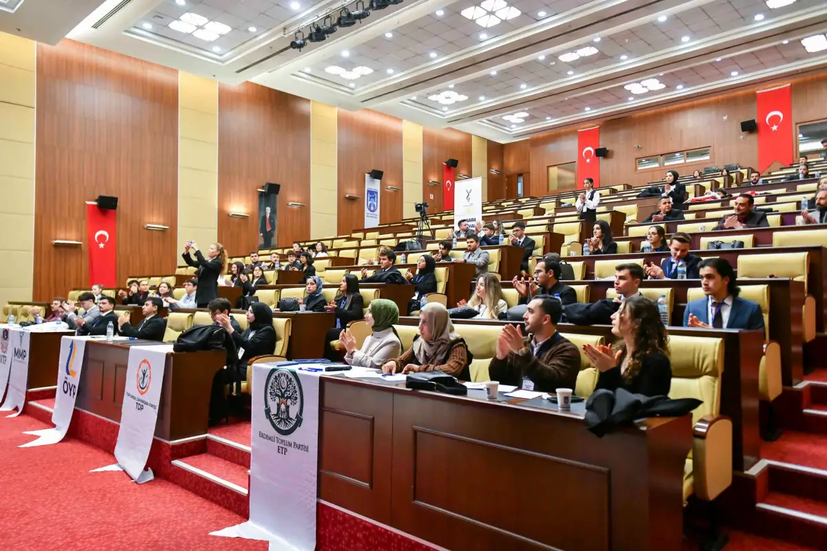 Gençler bağımlılıkla mücadele politika önerileri geliştirdi