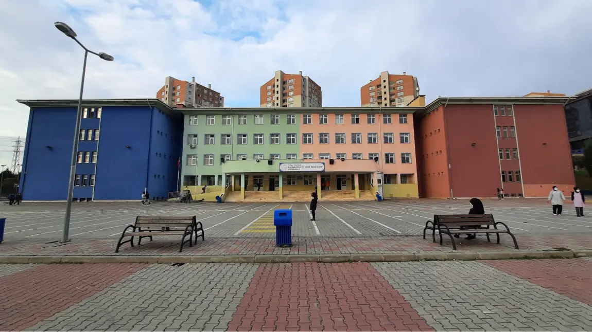Başakşehir’de okulda bıçaklı kavga: 5 öğrenci yaralandı