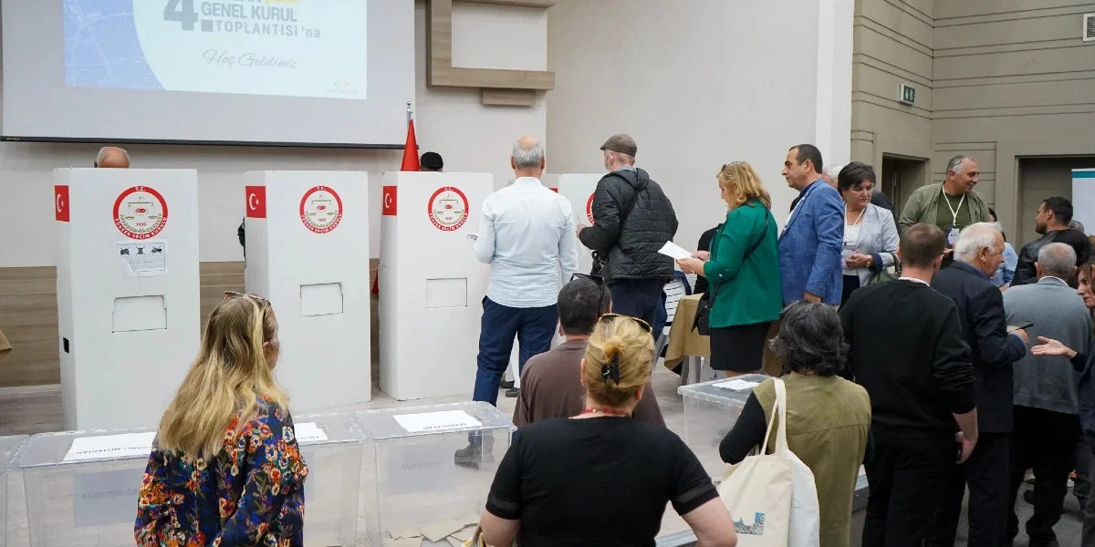 Bornova Kent Konseyi başkanlığına Mengüş yeniden seçildi
