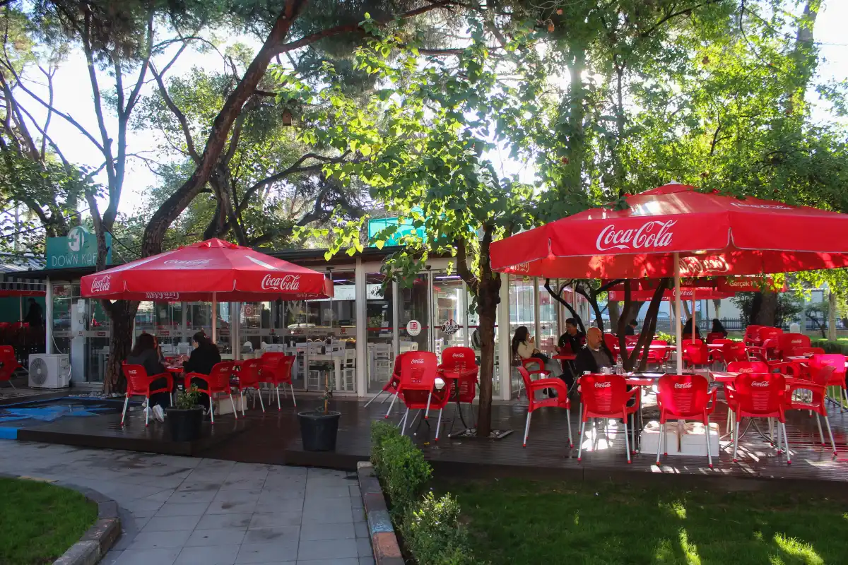 Bornova’da +1 Down Kafe artık tamamen engelsiz