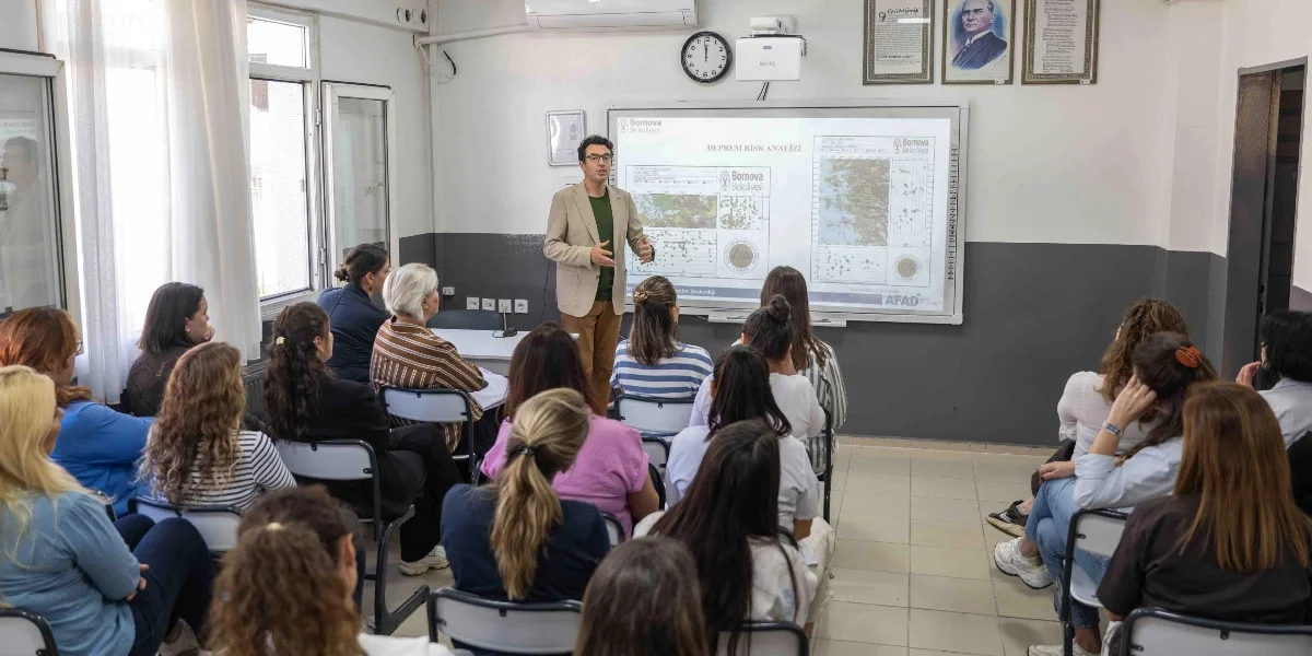 Bornova’da öğretmenlere temel afet bilinci eğitimi