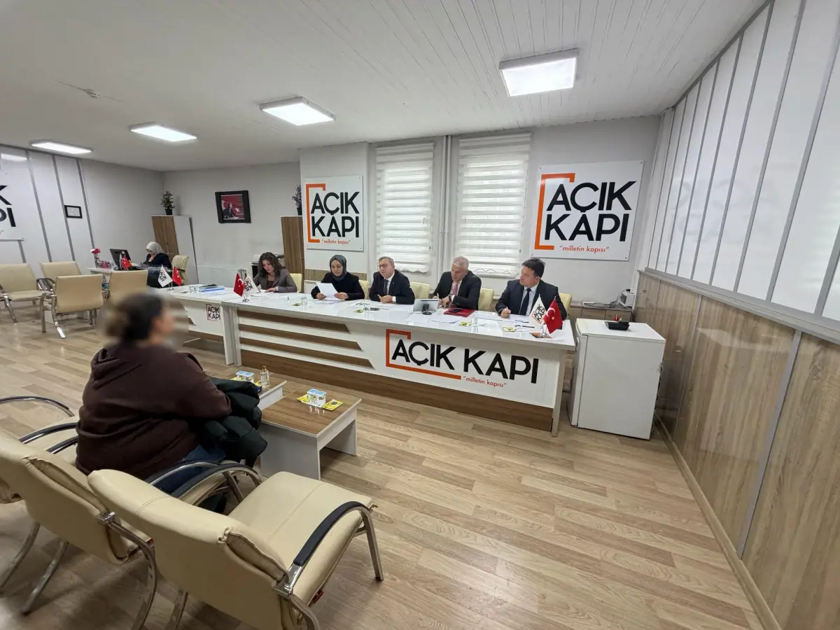 Kars Valisi Ziya Polat vatandaşları makamında dinledi