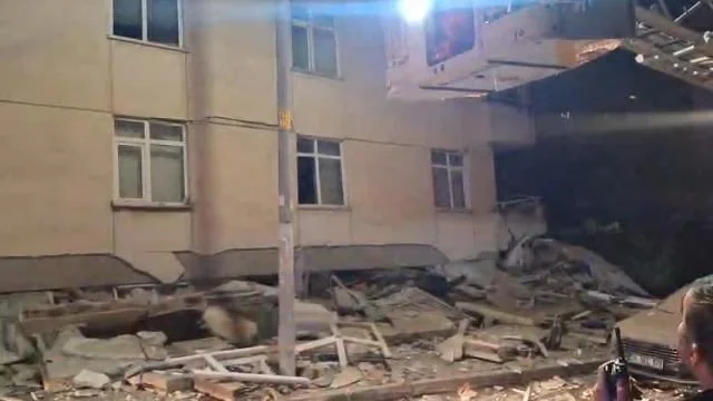 Maltepe’de bina çöktü: 5 kişi kurtarıldı, 7 kişi aranıyor