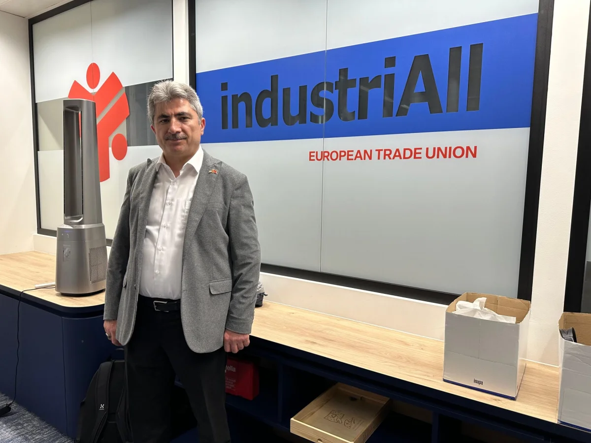 Özçelik-İş Brüksel’de IndustriAll toplantısına katıldı