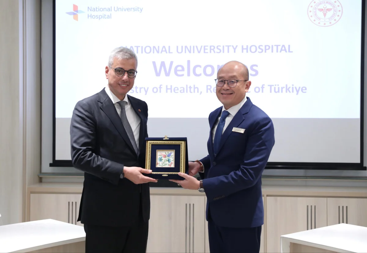 Memişoğlu Singapur’da sağlık diplomasisi temasları yürüttü