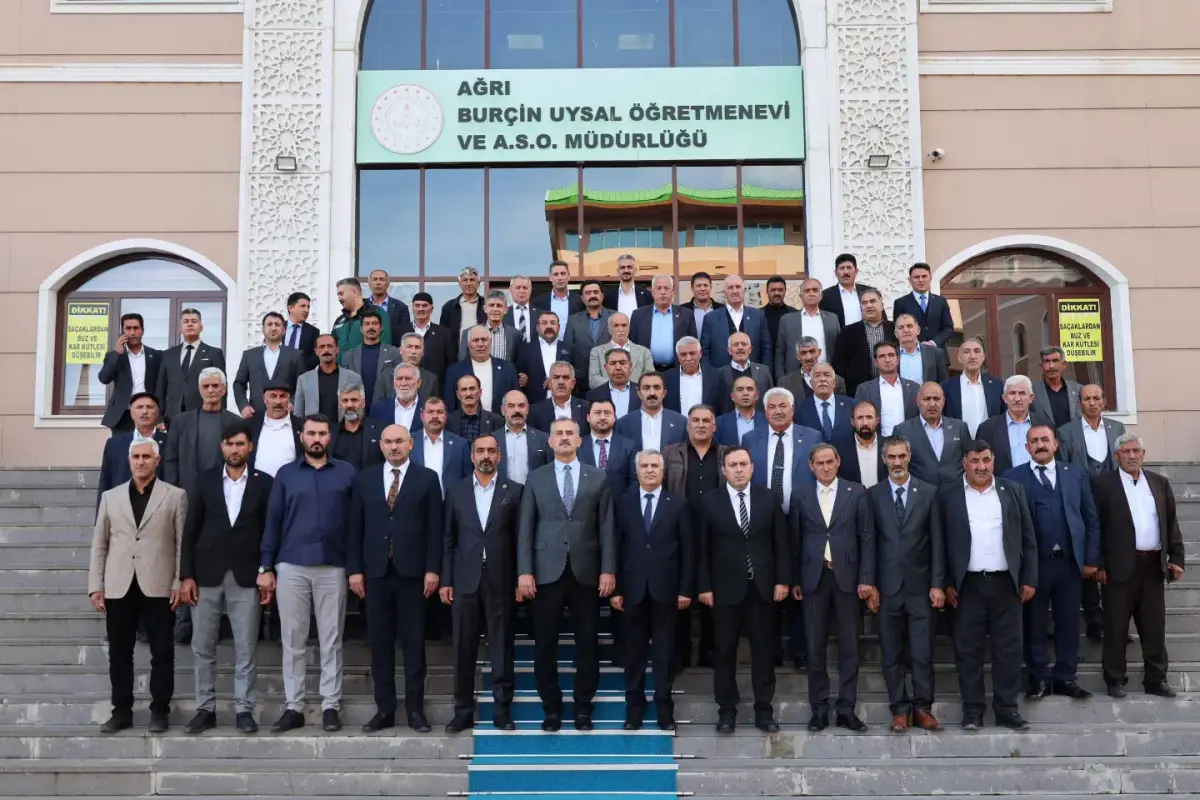 Ağrı Valisi muhtarlarla bir araya geldi